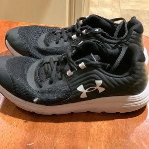 Under Armour sneakers Black boys 6.5